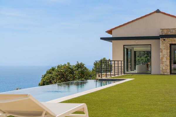 Maison 5 pièces 200 m² · à Roquebrune-Cap-Martin · 200 m² · 250 000 €