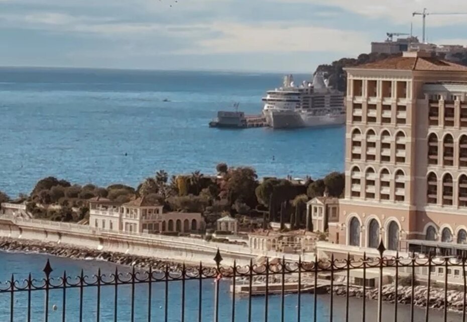 Terrain constructible rare à la frontière de Monaco