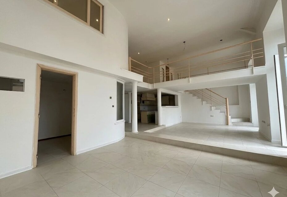 Appartement 102m² type Loft avec balcon - Travaux à Prévoir - Menton - Centre-ville