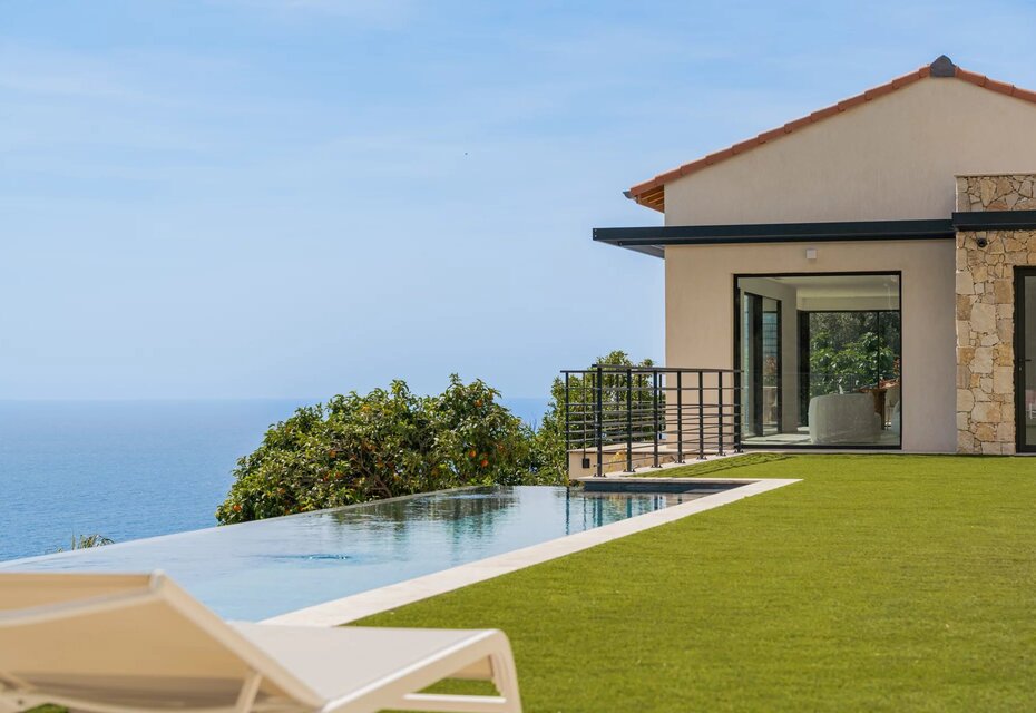 Villa neuve vue mer à vendre Roquebrune proche Monaco