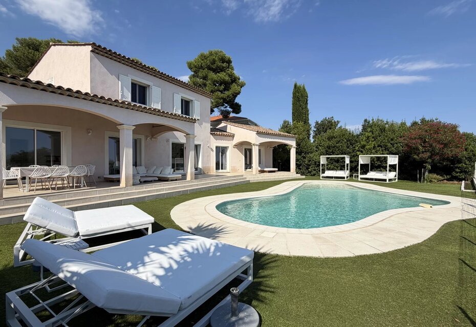 Villa provençale avec piscine et vue mer proche de Monaco