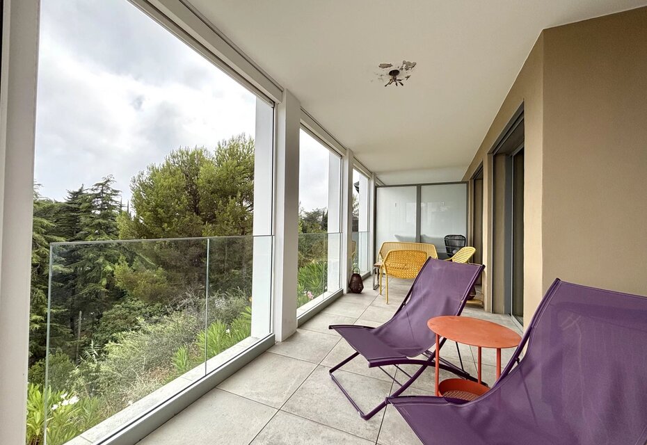 Appartement 3 pièces meublé dans immeuble récent avec deux parkings
